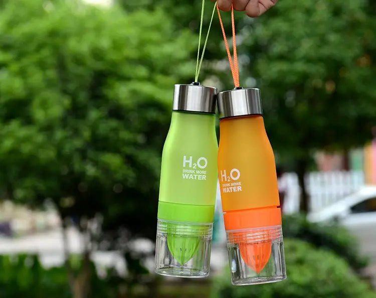 Eco-Friendly Lemon Fruit Juicer Bottle – Fresh Citrus Press & Drink On-the-Go Fuchsia Molly