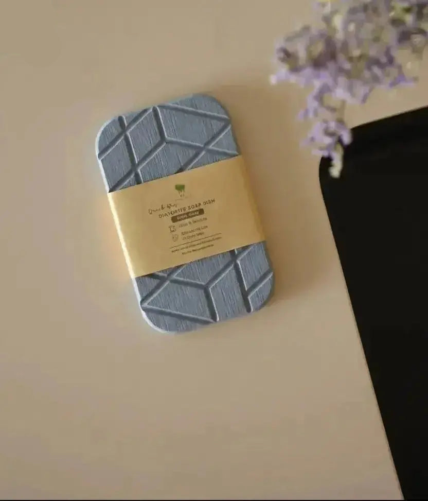 Geometric quick-dry diatomite soap dish displayed with kraft packaging on countertop